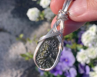 Genuine Moldavite Crystal Necklace Pendant 925 Sterling Silver Warm Moldavite Czech Republic Tektite Healing Stones Wrapped Jewelry 5S0 ZP