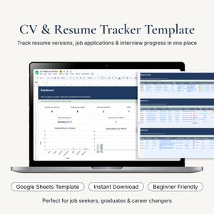 Pode incluir: Um laptop exibindo um modelo de rastreador de currículo e currículo. A tela mostra um painel com versões de currículo, candidaturas e progresso da entrevista. Inclui "Google Sheets Template", "Instant Download" e "Beginner Friendly".