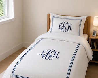 パーソナライズされたモノグラム入り寮の部屋ミックス トリプル刺繍ボーダー 400TC 掛け布団カバーセット