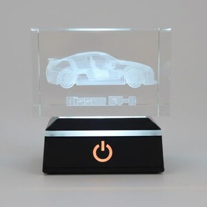 3D-Kristall-Nissan GT-R. Die Ikone japanischer Automobile erwacht in Ihrem Wohnzimmer zum Leben.