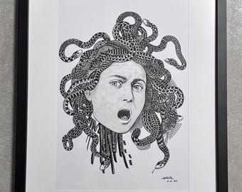 Impressão em preto e branco da Medusa, edição limitada 1/20, de um desenho feito à mão por maca. Moldura incluída! Frete grátis!