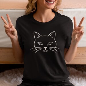 Minimalist Katzen Gesicht Shirt, Line Art Kitty T-Shirt, Tier Liebhaber Geschenk, Einfache Tier Grafik Bild 2