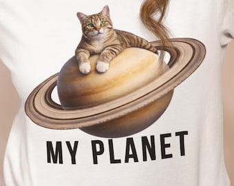 Katze auf Saturn T-Shirt, Minimal Space Graphic Tee, Kosmisches Unisex Shirt