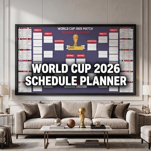 Könnte beinhalten: Ein rechteckiges Wandposter mit dem Titel World Cup 2026 Match Schedule Planner, das einen dunkelvioletten Hintergrund, eine goldene Pokalillustration in der Mitte und ein Turnierraster mit weißen Feldern für Namen und Flaggen zeigt.