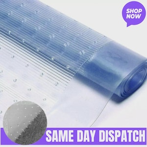 Peut inclure: Un protège-sol en plastique transparent enroulé, avec une surface texturée. Le protecteur présente un motif quadrillé et de petits points en relief. Le texte "SHOP NOW" est dans une bulle de dialogue violette. Le texte "SAME DAY DISPATCH" est dans une bannière violette.