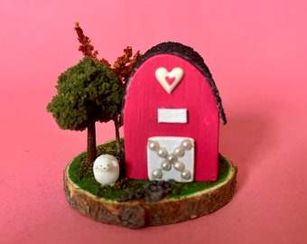 Valentines house, wood house, minis wood house, Valentine’s Day house, Valentine’s Day decor, miniatures, fairy garden house, farmhouse