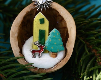 Miniature wooden house, walnut shell, diorama Christmas ornament, nut shell decoration, handmade ornament, miniature house, Christmas scene