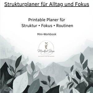Puede incluir: Un planificador imprimible con el texto "Kopf frei... Strukturplaner für Alltag und Fokus" en negro. El diseño presenta una ilustración en escala de grises de montañas y hojas. El planificador es un "Mini-Workbook" y tiene el logo "Mindful Steps STUDIO".