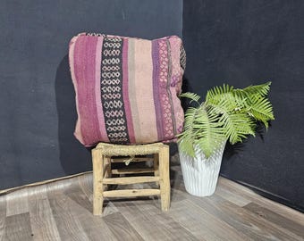 Pouf marocchino viola fatto a mano, ottomano berbero in lana a pelo lungo, cuscino da pavimento boho