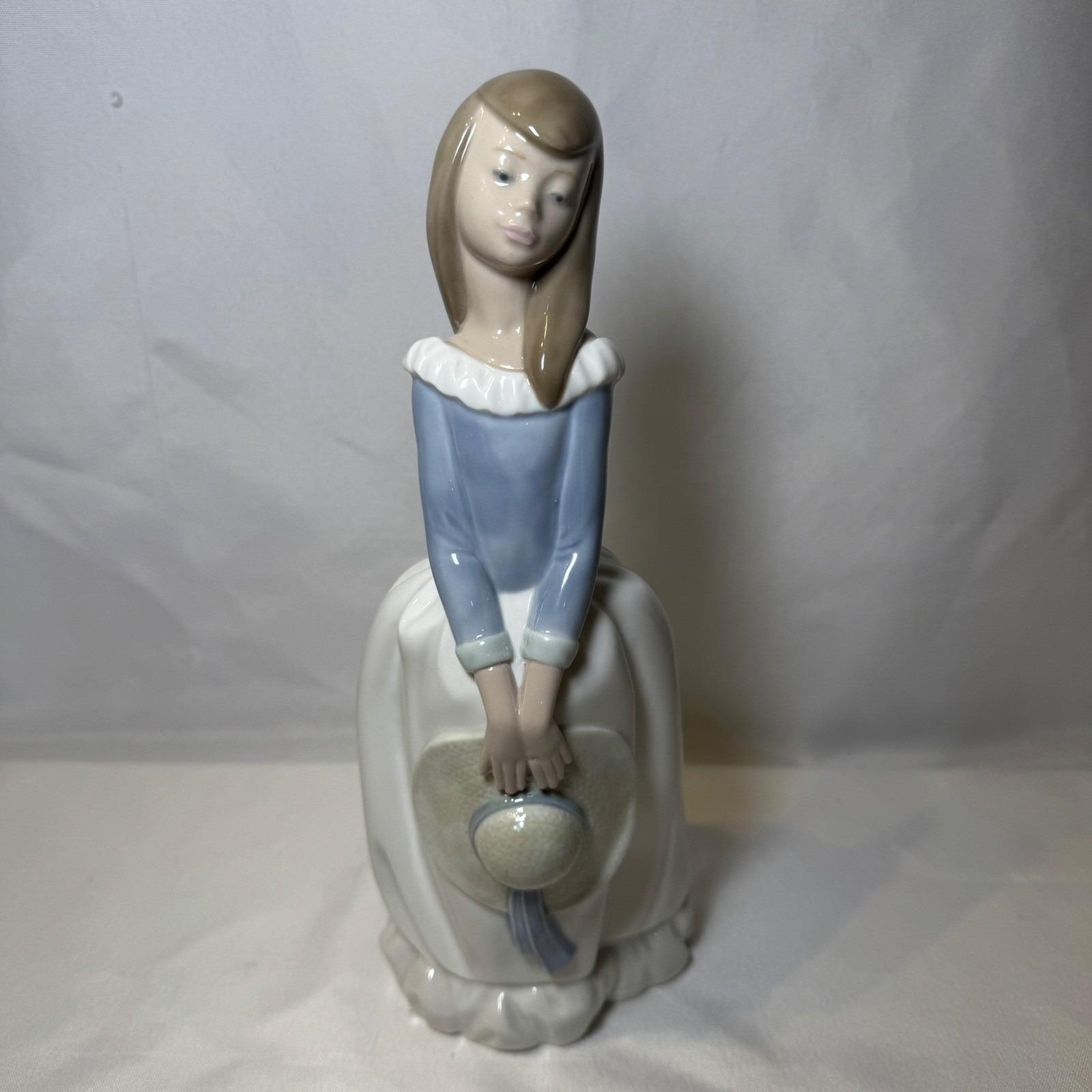 Lladro Girl With Hat - Etsy display picture 2