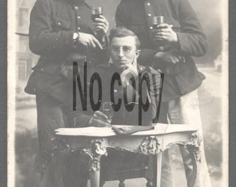Original WWI Belgian Soldiers Portrait — Three Men Raising Glasses Toast — Photo d'Art Leers Tongres Belgium — 1914-1918 Military History