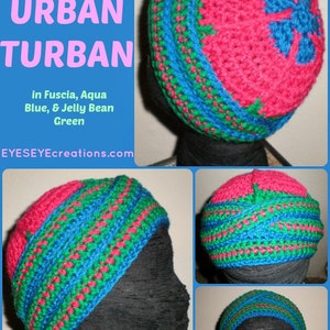 Puede incluir: Turbante de ganchillo hecho a mano en fucsia, azul aguamarina y verde judía. El turbante presenta un diseño a rayas con una parte superior fucsia lisa y un diseño de flor azul. El texto "Itty Bitty URBAN TURBAN" es visible.