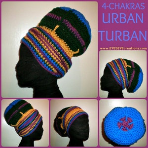 Puede incluir: Un turbante de ganchillo hecho a mano en tonos verdes, azules, dorados y morados. El turbante se muestra en una cabeza de maniquí negra. El texto de la imagen dice "4-CHAKRAS URBAN TURBAN" y "www.EYESEYEcreations.com".