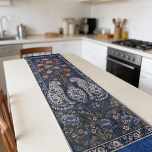 Chinoiserie Leopard Bordlöpare, Blått och vitt porslin Estetiskt Bordlinne, Gobelin Tapestry Blommig Matdekoration, Exotisk Bordlöpare