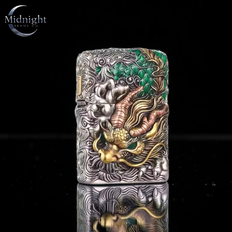 Peut inclure: Ensemble de trois mugs en c&eacute;ramique cr&egrave;me tachet&eacute;e. Chaque mug pr&eacute;sente un motif floral peint &agrave; la main dans des tons de bleu, vert et jaune. Les mugs ont une forme simple et arrondie, avec une anse confortable.