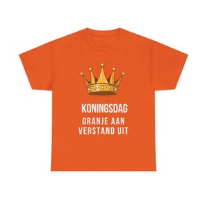 May include: Orange t-shirt with a gold crown graphic and the text "KONINGSDAG ORANJE AAN VERSTAND UIT". The shirt is made of a soft material and is suitable for casual wear.