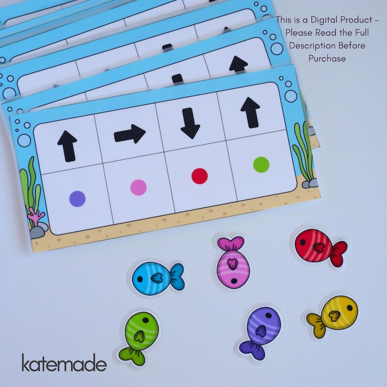 Op de afbeelding: Een set educatieve kaarten met een onderwaterthema, voorzien van zwarte richtingspijlen en gekleurde stippen in een raster. De tekst luidt: This is a Digital Product - Please Read the Full Description Before Purchase. Inclusief zes kleurrijke visuitsparingen.
