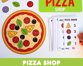 Op de afbeelding: Een pizza-winkel telspel met een grote ronde pizza verdeeld in punten, belegd met illustraties van pepperoni, olijven, basilicum en kaas. Inclusief een groen bord met de tekst PIZZA SHOP en een stapel witte kaarten met PIZZA ORDER.