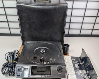 Proyector de diapositivas Kodak Carousel 4600 Vintage con lente de 102 mm f2.8 y estuche.