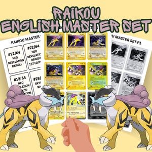 Può includere: Una collezione di carte collezionabili Raikou English Master Set. L'immagine presenta diverse carte con illustrazioni di Raikou, insieme a carte di supporto e il testo "Raikou English Master Set". Le carte sono esposte su uno sfondo giallo chiaro.