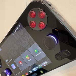 Ayaneo Pocket S Mini Crystal Red Buttons.