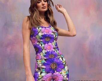 Conjunto de leggings y camiseta sin mangas con estampado de margaritas surrealistas – Estilo deportivo elástico de alto rendimiento con estampado floral en morado y rosa.
