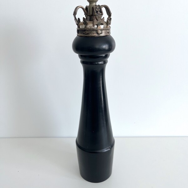 Italian M.F Florence Pepper Grinder Mill with Queen Chess Crown