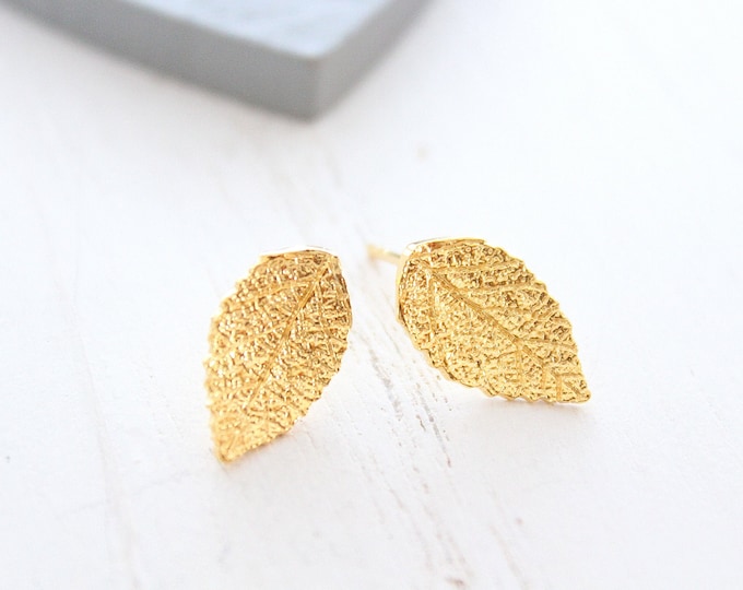 Stud earrings gold leaf earrings stud, simple earrings, natural jewelry, gold Earrings, tiny leaf earrings, everyday Earrings