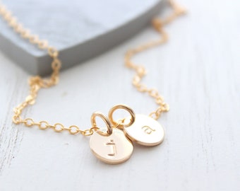 Letter eerste ketting in goud, naam ketting, letter charme ketting, eerste charme ketting