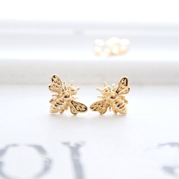 Bee earrings 14k gold filled, Bumble bee earrings, honey Bee Earrings, bee Jewelry, Insect earrings, Gift for her, Christmas gift