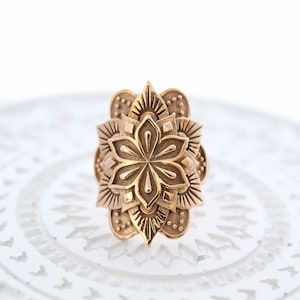Anillo de flor mandala de bronce, joyería boho de yoga, regalo para ella, regalo de Navidad