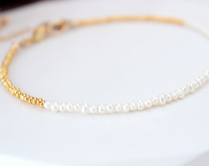 Freshwater pearl bracelet June Birthstone Bracelet gold  Bracelet for women personalized with initial charm, gold Beaded Bracelet