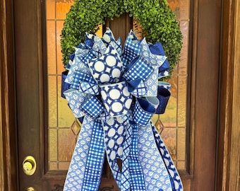 Lazo de diseño chinoiserie azul y blanco para puerta