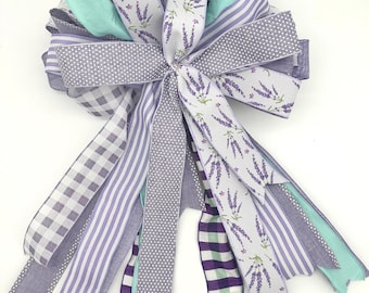 Luksusowa kokarda w kształcie wieńca – ręcznie robiona wstążka z motywem kwiatów w kolorze fioletowym i lawendowym, dekoracja na drzwi wejściowe/latarnię, szerokość 18 cali, „Lavender Mist” z kolekcji Veranda