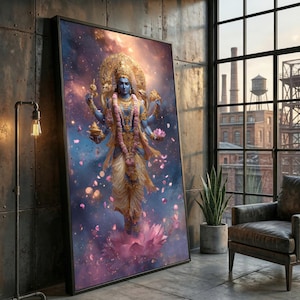 Puede incluir: Una taza de cerámica blanca con un asa negra y el texto "But First, Coffee" en negrita negra. La taza se encuentra sobre un fondo borroso, sugiriendo un ambiente acogedor.