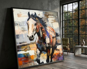 Könnte beinhalten: Ein großes, quadratisches Wandbild mit einem abstrakten Gemälde eines Pferdes. Das Pferd ist mit sichtbaren Pinselstrichen in Weiß-, Braun-, Schwarz-, Orange- und Blautönen dargestellt, vor einem strukturierten, mehrfarbigen Hintergrund.