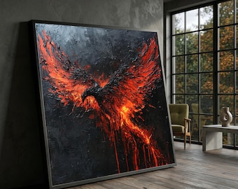 Könnte beinhalten: Großformatige gerahmte Kunstwerk, das einen Phönix im Flug darstellt. Der Vogel ist in feurigen Rot- und Orangetönen vor einem dunklen, strukturierten Hintergrund dargestellt. Das Kunstwerk lehnt an einer Wand in einem Raum mit Fenster.