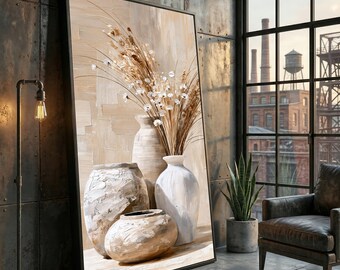 Könnte beinhalten: Ein großes, rechteckiges Wandbild mit einem Stillleben von drei strukturierten Keramikvasen in Beige-, Creme- und Brauntönen. Die Vasen sind mit einem hohen Strauß aus getrockneten Gräsern und kleinen weißen Blüten arrangiert.
