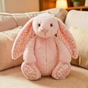 31 cm Blossom Blush konijn pluche | Zachtroze gevuld konijn met bloemen