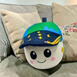 Artemis Zero-G Plush Keychain – Space Mascot Backpack Charm – Cute Astronaut Toy 22cm