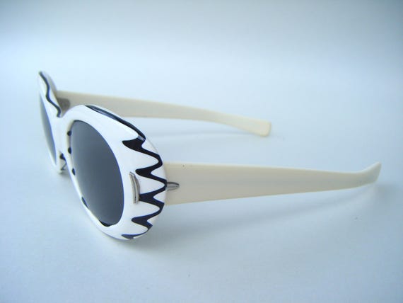 Vintage White Black Suntimers by Victory Sunglass… - image 3