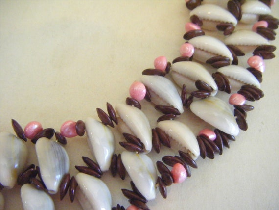 Vintage Pink Seashell Bead Statement Necklace Col… - image 3