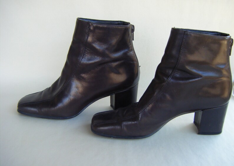 Vintage Brown Leather Ankle Boot US Size 6 Ladies Shoes Modern Mod Nine West Stylish 1990s Fashion