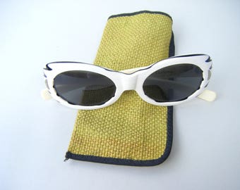 Vintage 1960’s mod glasses yellow lenses black and white Vintage 60s Sunglasses MOD Black White Yellow Lens Sun  main image 4