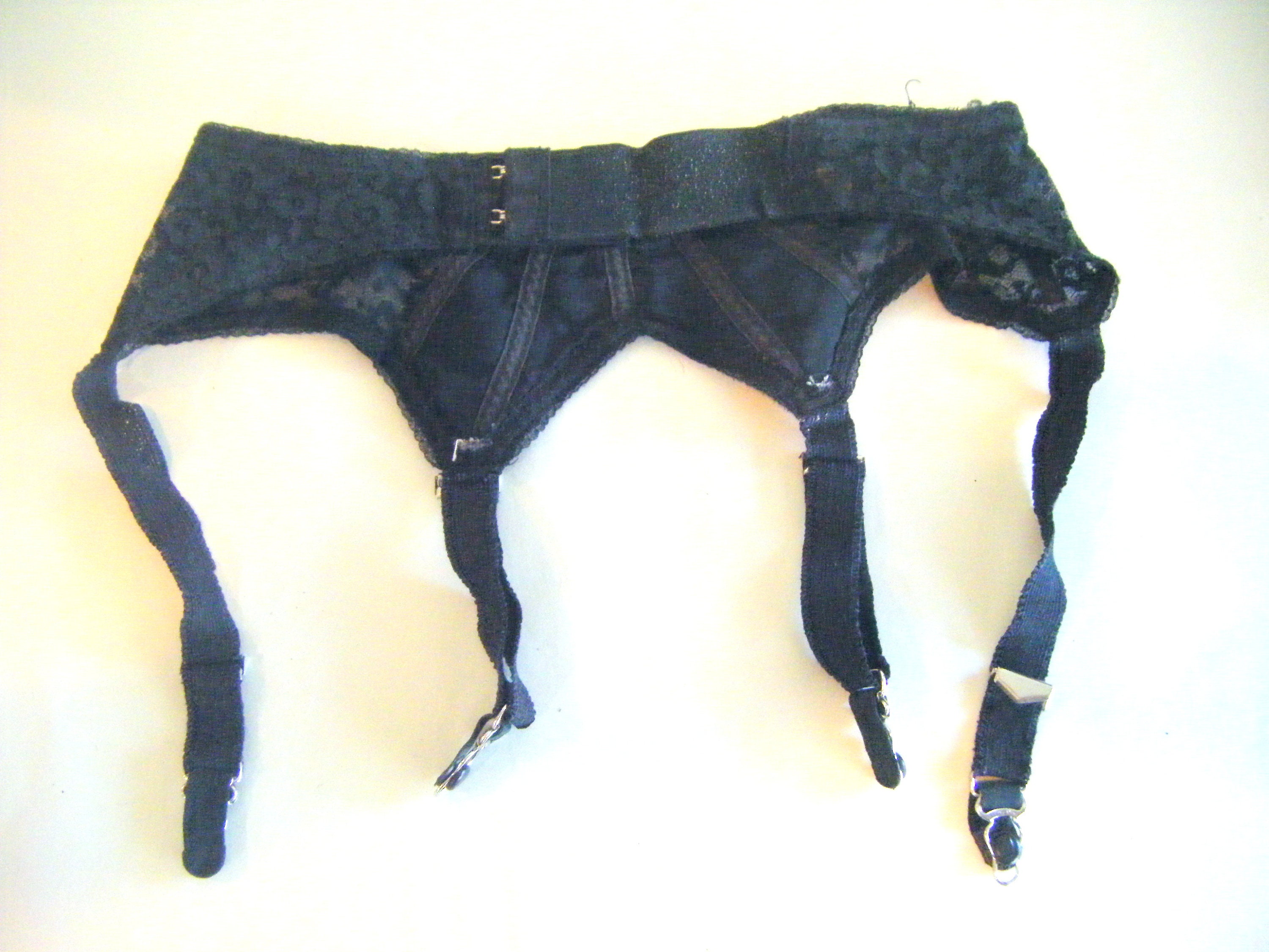 vintage-black-and-pink-lace-garter-belt-1950s-lingerie-underwear