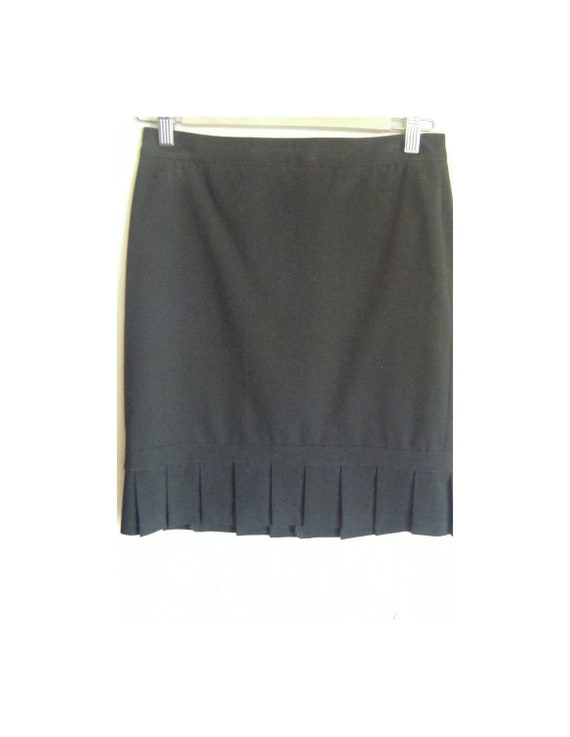Vintage Black Pencil Skirt with Pleated Bottom Det
