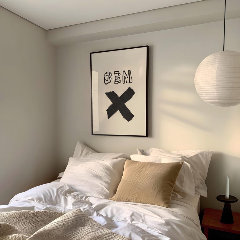 Op de afbeelding: Set van drie keramische mokken met een gespikkelde, matte afwerking. De mokken zijn in cr&egrave;me, lichtgrijs en donkergrijs. Elke mok heeft een eenvoudig, minimalistisch ontwerp.