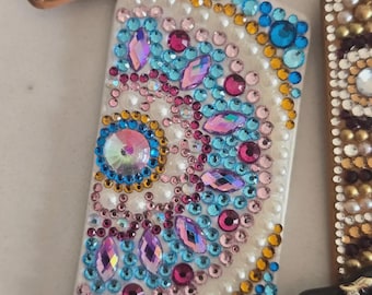 Il Sogno Iridescente - Grande targhetta in ecopelle bianca con strass scintillanti