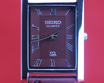 Refurbished Seiko Slim Quartz Movement In Maroon Dial Men's Wrist Watch.