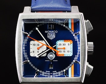 Orologio da uomo automatico Tag Heuer Monaco Cronografo con quadrante blu e datario.
